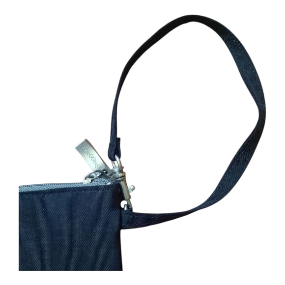 Baggallini Wristlet Black Nylon RFID Wallet Detachable Strap Zipper Closure - Picture 2 of 7